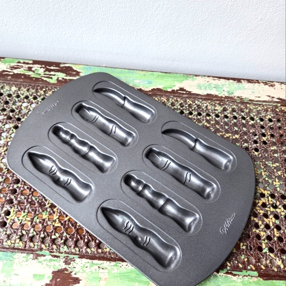 Spooky finger baking tray - Picture 4 of 4